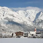 Гостевой дом Landgasthof Bogner By Smk Event Und Gastro Абзам